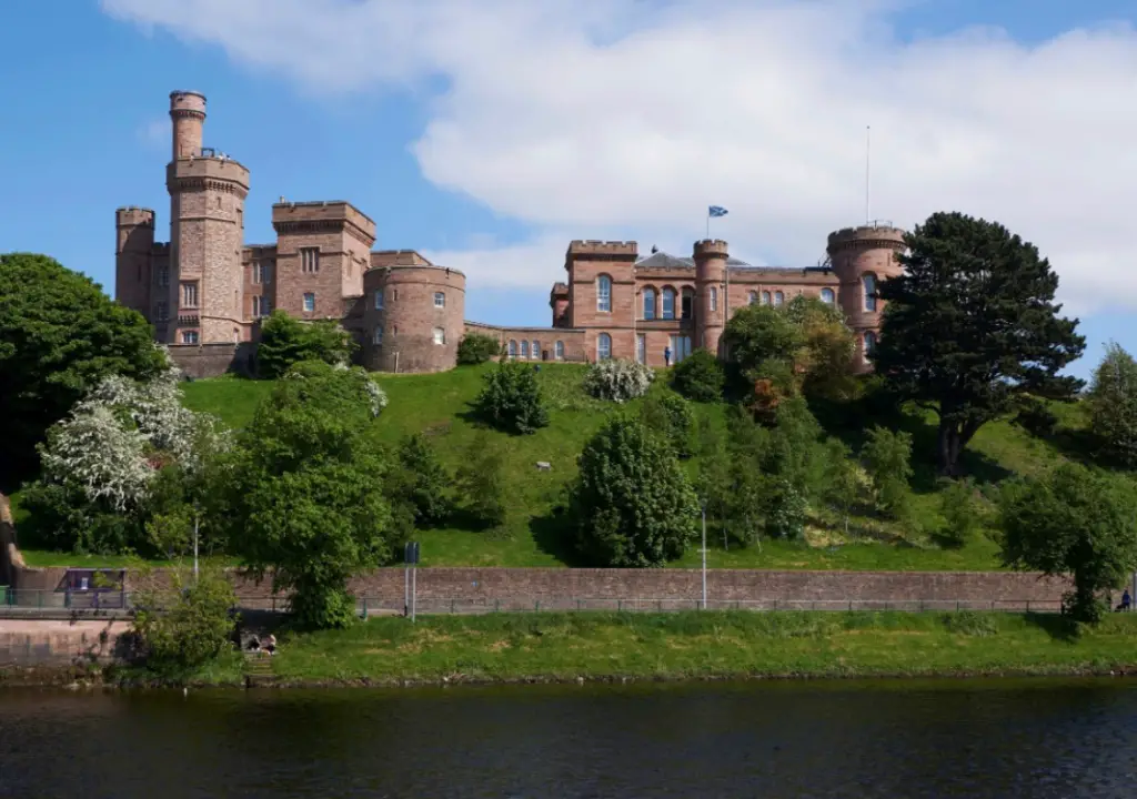 Things to see from Edinburgh to Inverness