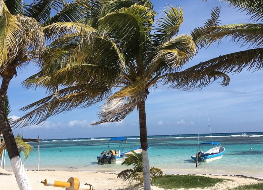 Best beach in costa maya